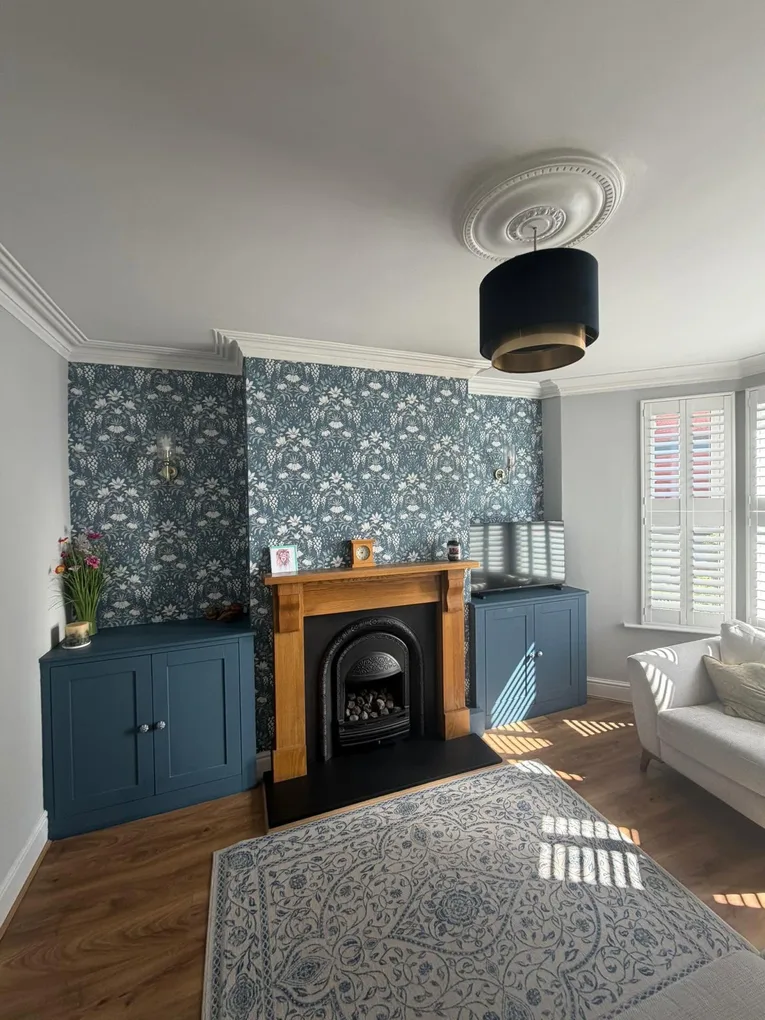 Bespoke alcove cabinets in dark blue shaker with ceramic handles